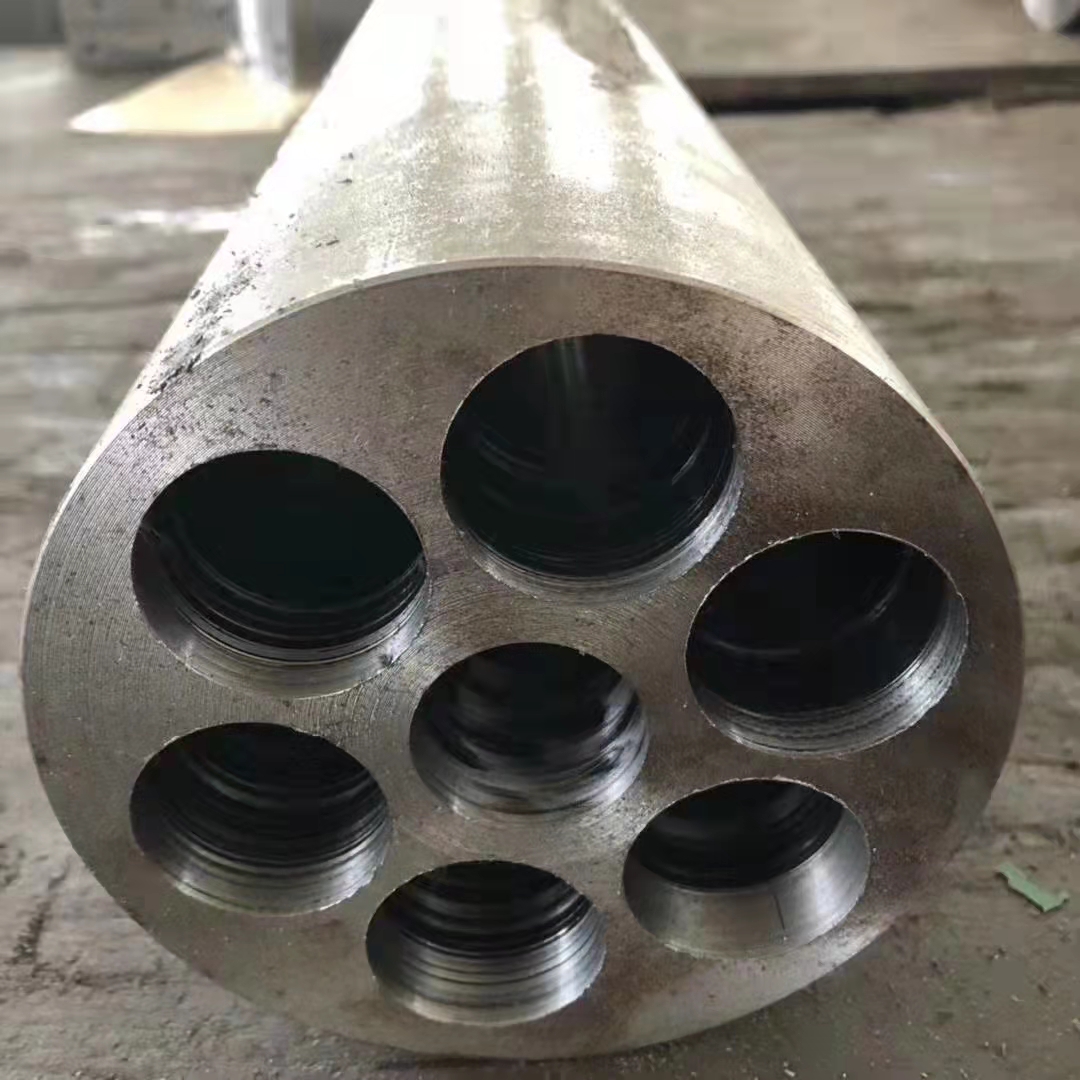 深孔加工孔徑1.3-200mm***大深度4米。內(nèi)孔珩磨，孔徑公差可到0.02，粗糙度0.2。